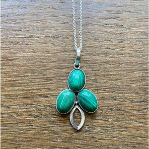 Triple stone malachite gemstone necklace NWOT